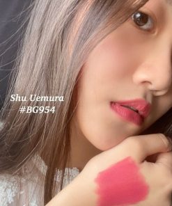 Shu Uemura 954 đỏ hồng đất làm nàng quyến rũ nổi bật hơn