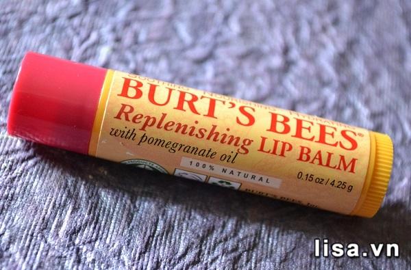 Burt's Bees Replenishing Lip Balm with Pomegranate Oil (ảnh weekendramblings.com)