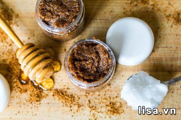 Bộ ba dầu dừa + mật ong + đường nâu làm môi hồng hào hiệu quả