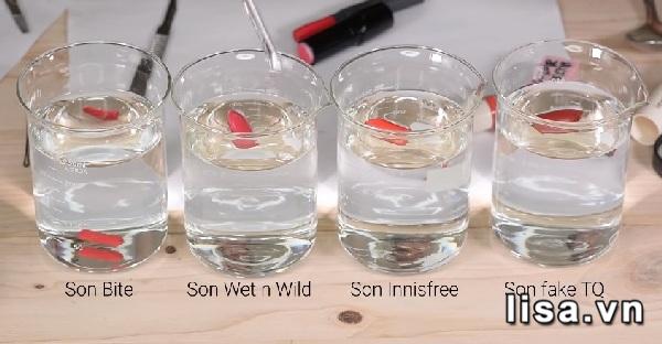 Cách thử chì trong son bằng cách thả son vào nước là không khoa học
