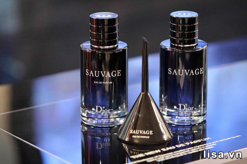 Dior Sauvage Eau de Parfum - chai nước hoa mùa thu dành cho các quý ông