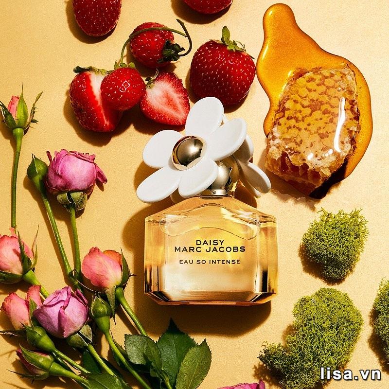 Marc Jacobs Daisy Eau So Intense Eau De Parfum thuộc nhóm hương hoa cỏ, trái cây luôn nằm top các loại nước hoa nữ mùi nhẹ được yêu thích